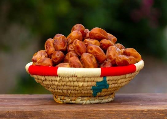 خرما زاهدی اهواز سورت شده از نخلستان های خوزستان